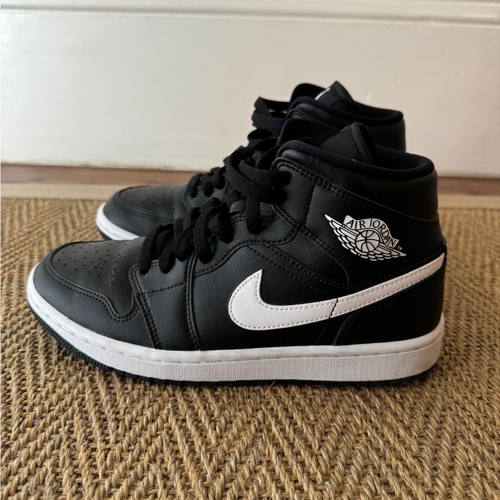 Air Jordan 1, Women’s size 7.5, black and white